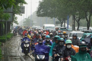 Heavy rain causes localized flooding, traffic congestion in Ho Chi Minh City