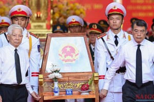 Vietnam pays tribute to heroes who sacrificed for independence, freedom