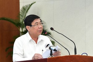 Chairman of HCMC People’s Committee Nguyen Thanh Phong delivered his speech in the conference. (Photo: SGGP)