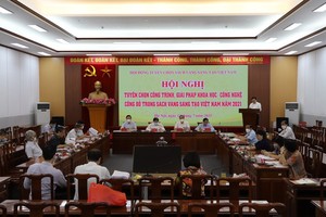 The Judge Board of the Vietnam Yellow Book of Innovation is holding a meeting to select the outstanding projects