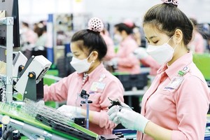 Manufacturing activities in Samsung Electronics Vietnam Co. Ltd (Photo: SGGP)