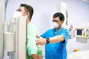 Patients performing medical tests for general physical health checking after recovering from Covid-19. (Photo: SGGP)