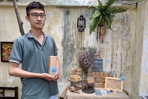 A dead battery gathering point sited inside a coffee shop on Bui Dinh Tuy Street of Binh Thanh District