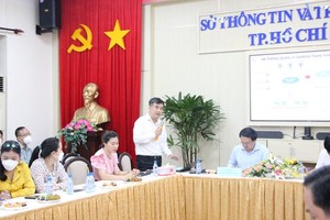 DoIC is giving instruction on IOC to leaders of districts. (Photo: SGGP)