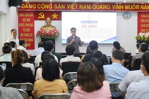 Director of the HCMC Science-Technology Department Nguyen Viet Dung is delivering his speech. (Photo: HCMC Science-Technology Department)