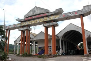 Gate B of Lao Bao Special Economic and Trading Zone has seen degradation. (Photo: SGGP)