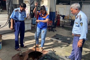The HCMC Market Management Department is checking one gas station in the city announcing a temporary halt of operation
