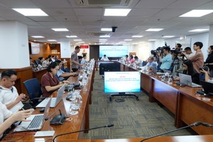 The meeting on current socio-economic issues and pandemic fighting state in the city. (Photo: SGGP)