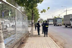 The Mobile Police Force is sealing off the inspected center