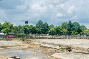 The taxi parking lot in front of Tan Son Nhat International Airport