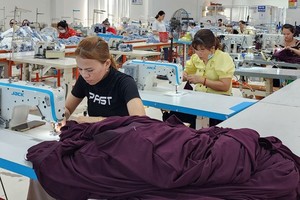 Thanh Dat Garment Co. Ltd. is urgently fulfilling its orders right at the beginning of the year. (Photo: SGGP)