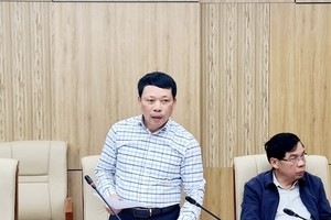 Head of the Investigation Team Nguyen Huu Nhuong is announcing the examination results 