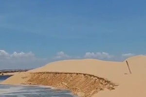 Bau Trang National Tourist Area has suddenly experienced serious landslide