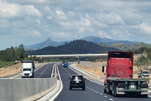 Phan Thiet – Dau Giay Expressway is used by a large number of vehicles