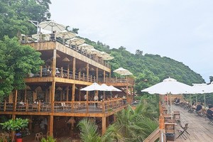 The large-scale coffee shop illegally built at the address of 1A on Tran Phu Street in Ward 1 of Vung Tau City