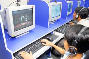 Children are enjoying online games in summertime (Photo: SGGP)