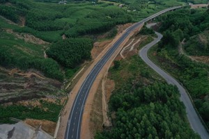 La Son – Tuy Loan Expressway with only 2 lanes