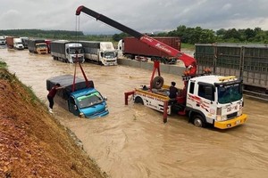 Phan Thiet – Dau Giay Expressway was flooded on July 29 (Photo: SGGP)