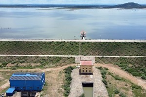 Ia Mor Reservoir in Chu Prong District of Gia Lai Province cannot work at full capacity due to a lack of a suitable distribution canal system (Photo: SGGP)