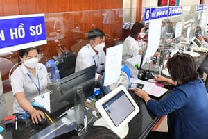 Residents are conducting administrative procedures in Thu Duc City (HCMC) (Photo: SGGP)