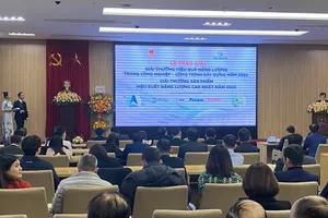 The award ceremony for projects and products achieving energy efficiency in 2023 on December 20 (Photo: SGGP)