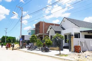 Modern accommodation in Binh An Resettlement Site in Phuoc Thanh Commune of Tuy Phuoc District in Binh Dinh Province (Photo: SGGP)