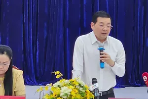 Director Nguyen Toan Thang of the HCMC Department of Natural Resources and Environment is presenting his speech