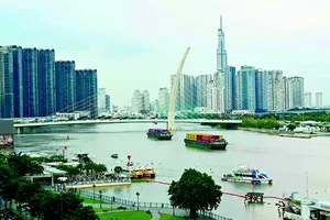 Saigon River passing Ba Son Bridge in District 1 (Photo: SGGP)