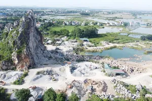 Mount Vuc was once considered the “bonsai mountain” of the people in Dong Son District and Thanh Hoa City, but now it has been devastated by exploitation (Photo: SGGP)