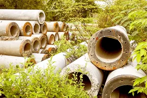 Construction materials are scattered at the site for the connecting route between Vo Van Kiet Street and the HCMC-Trung Luong Expressway (Photo: SGGP)