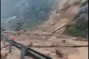 The landslide at Khanh Le Pass