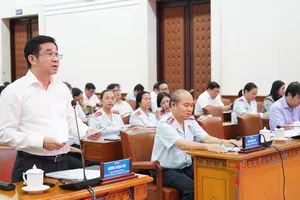 Presiding over the HCMC venue, Standing Deputy Chairman Duong Ngoc Hai of the HCMC People’s Committee is delivering his speech (Photo: SGGP)