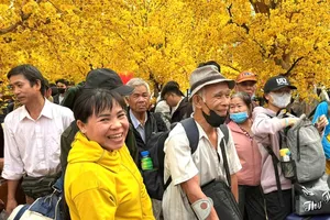 Laborers are eagerly waiting to return home to their families via a “Spring Journey” coach (Photo: SGGP)