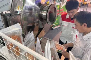 Visitors at the Green Growth Technology and Service Product Introduction Space 2024 (Photo: SGGP)