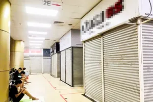 Many market traders in HCMC close stalls amid new digital tax fears