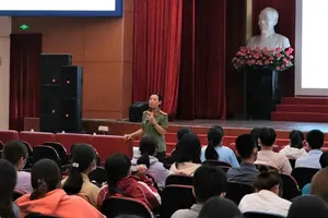 HCMC University of Technology and Education has asked the police of Thu Duc City to provide necessary skills for students to cope with the latest fraudulent tricks