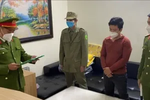 The Hue City Police are arresting Le Dat, the leader of the ring illegally trading 6.2 million personal data records