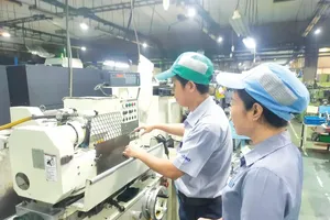 Workers of Juki Vietnam Co. Ltd. in Tan Thuan Export Processing Zone (HCMC) are on duty (Photo: SGGP)