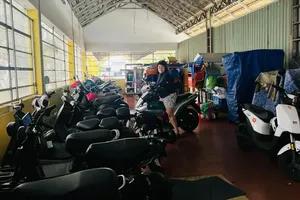 The management of the Tan Phuoc apartment building in HCMC has set up a temporary parking and charging area for residents’ e-bikes and e-motorbikes