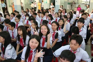 Students of Nguyen Du Junior High School (Ben Thanh Ward, HCMC) on the opening day of the 2025-2026 school year