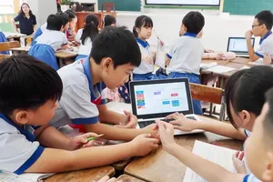 A Vietnamese language class using AI at Tran Hung Dao Primary School in Cau Ong Lanh Ward, HCMC (Photo: SGGP)