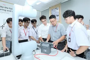 A workshop lesson at the Industrial University of HCMC (Photo: SGGP)