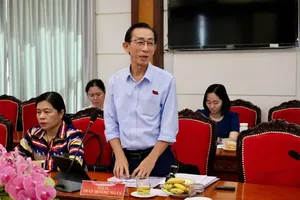 Assoc Prof Dr Tran Hoang Ngan, National Assembly delegate (HCMC Delegation), is contributing opinions on amending Resolution 98 (Photo: SGGP)