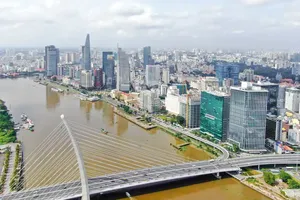 Ba Son Bridge looking toward downtown HCMC (Photo: SGGP)