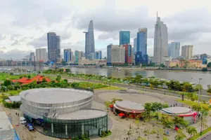 Thu Thiem Riverside Park connects urban space under Resolution 98, looking toward downtown HCMC (Photo: SGGP)