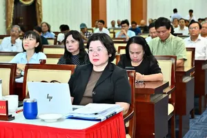 HCMC Party Committee Deputy Secretary Van Thi Bach Tuyet is attending the conference at the HCMC broadcasting hub (Photo: SGGP)