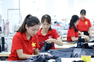 Production activities at Garment Corporation No.10 in Phuc Loi Ward of Hanoi (Photo: SGGP)
