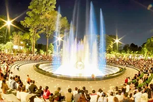 Waterdrop Square, the space saved a memorial for those who perished during the Covid-19 pandemic, is located at Ly Thai To Park No. 1 in Vuon Lai Ward (Photo: SGGP)
