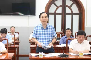 An expert is participating in a social supervision and criticism session held by the Vietnam Fatherland Front 