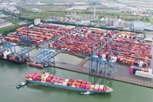 Container ships are docking at TCIT port, part of the Cai Mep Port Complex in Tan Phuoc Ward of HCMC to load and unload cargo (Photo: SGGP)